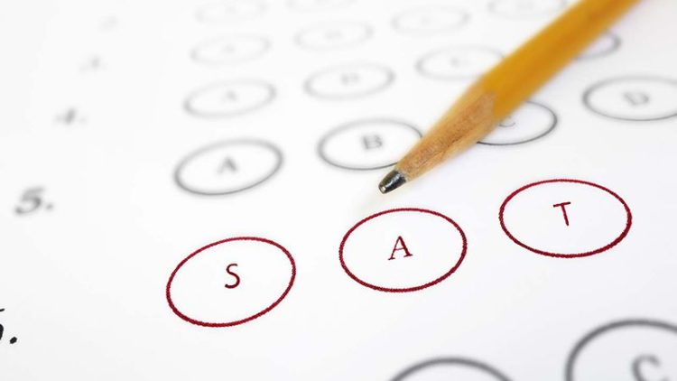 Có nên tham gia khóa học SAT test prep courses?